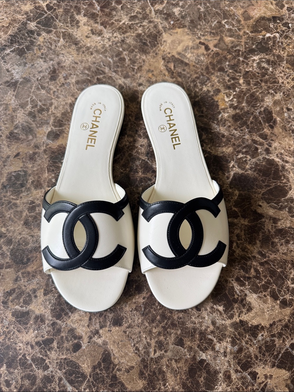 Chanel 26s ivory black logo sandal flats mules slides sz 40.5